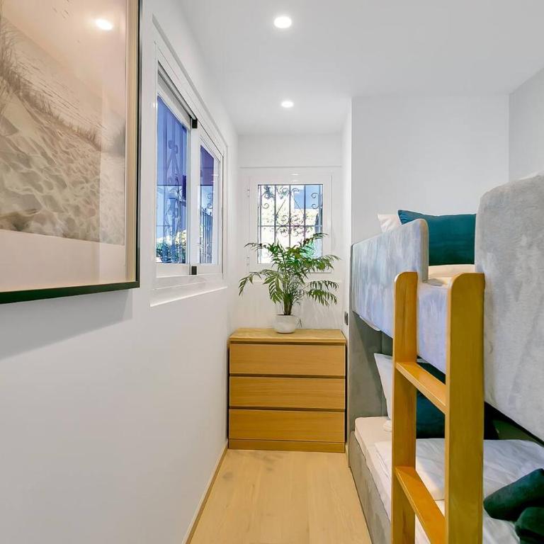 Modern Sea View Apt with Splash Pool in Calahonda - Chambre Simple - 22
