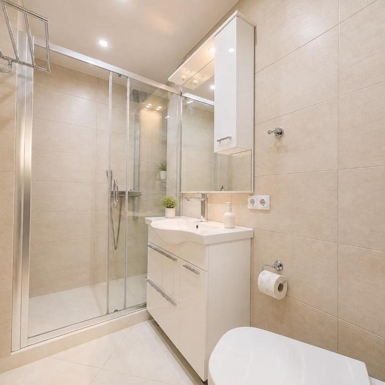 Mercur Luxury 3bdr - Budva - Three-Bedroom Apartment - 22