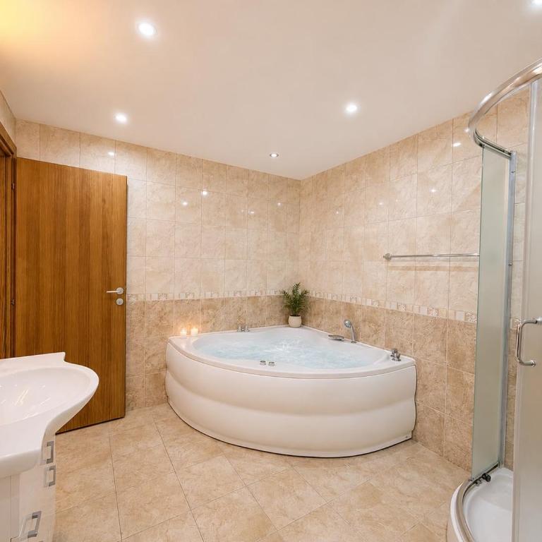 Mercur Luxury 3bdr - Budva - Three-Bedroom Apartment - 20