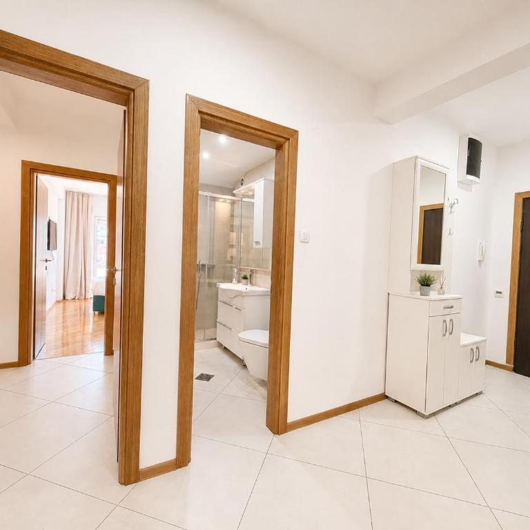 Mercur Luxury 3bdr - Budva - Three-Bedroom Apartment - 23