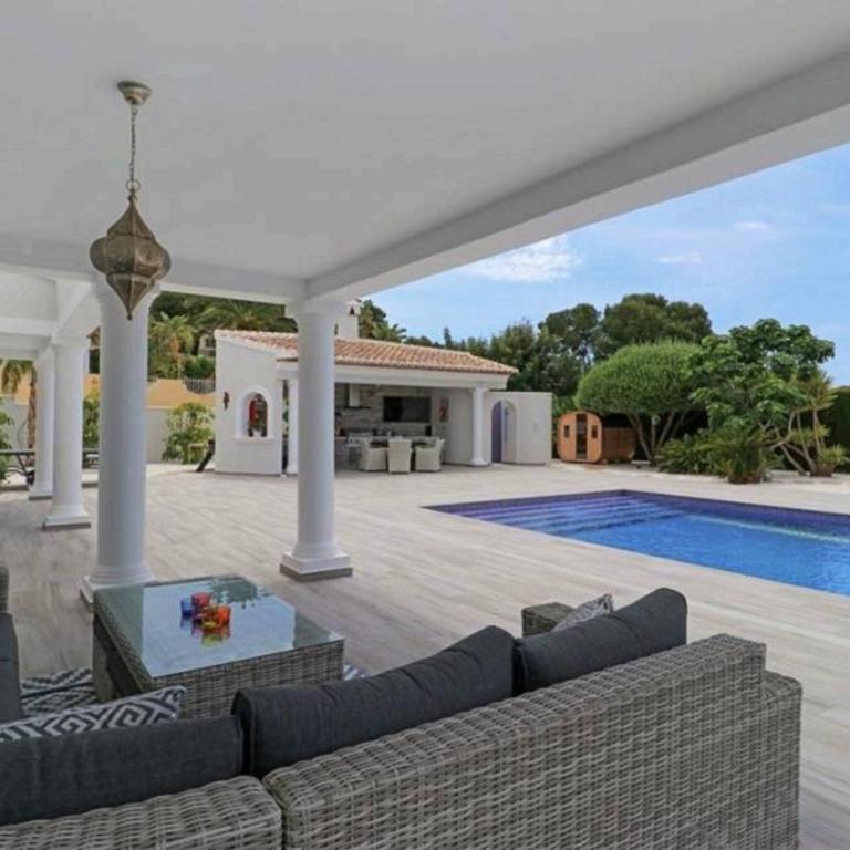 Villa Andragó en zona residencial de Cometa - Standard Villa - 1