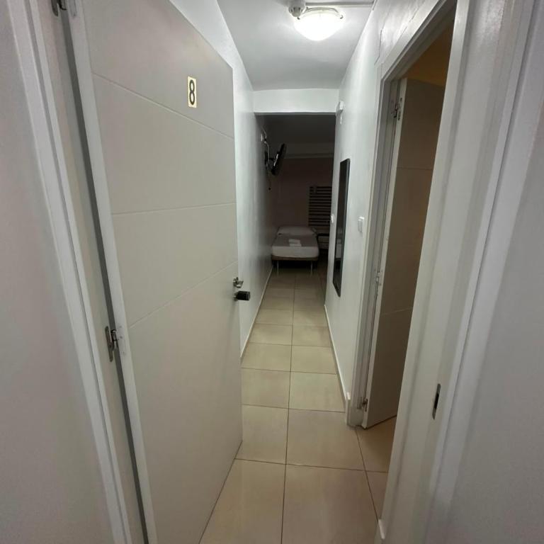 Hostal Alegria Alicante - Vierbettzimmer mit Bad - 2