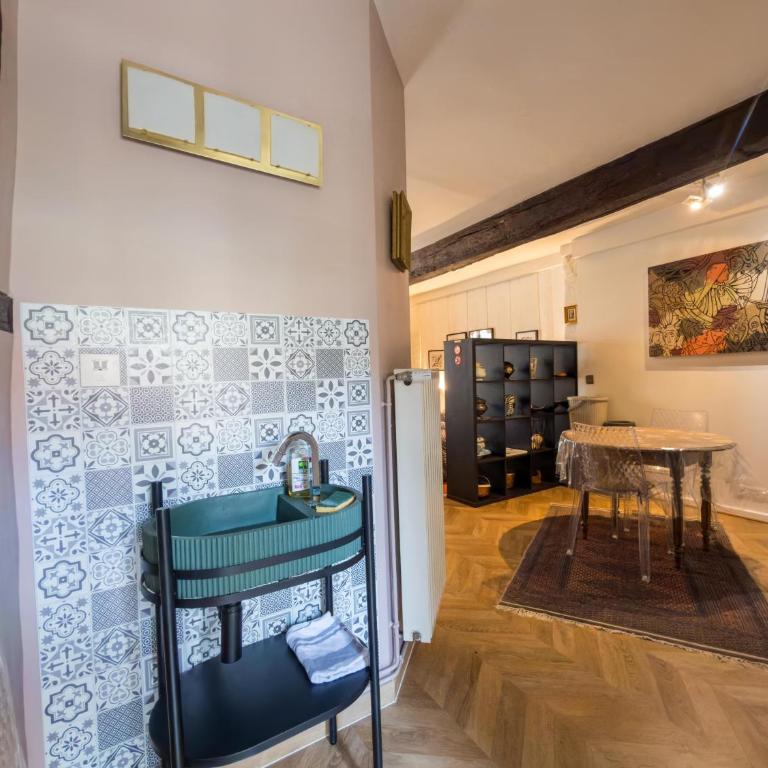 Independent Master suite, 18th century home - Appartement 1 Chambre - 10