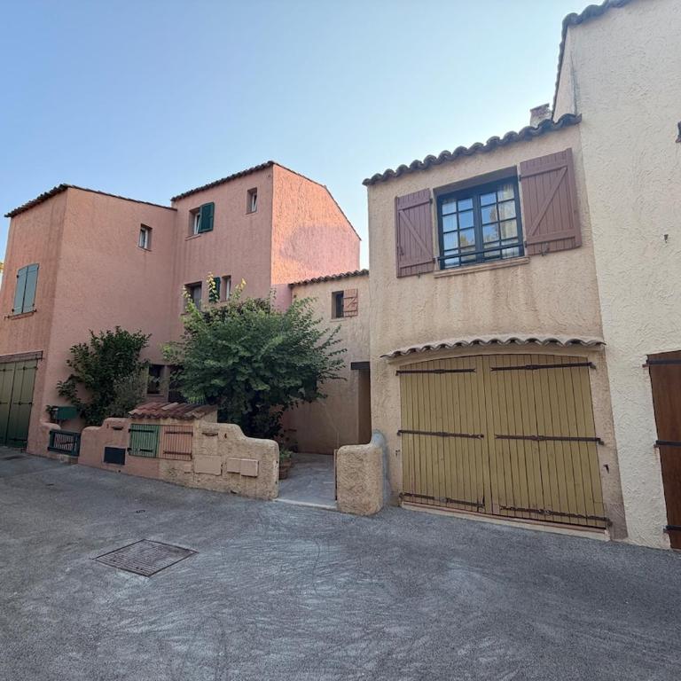 Villa, avec piscine, Proche mer, gare et commerce - Villa 3 Chambres - 33
