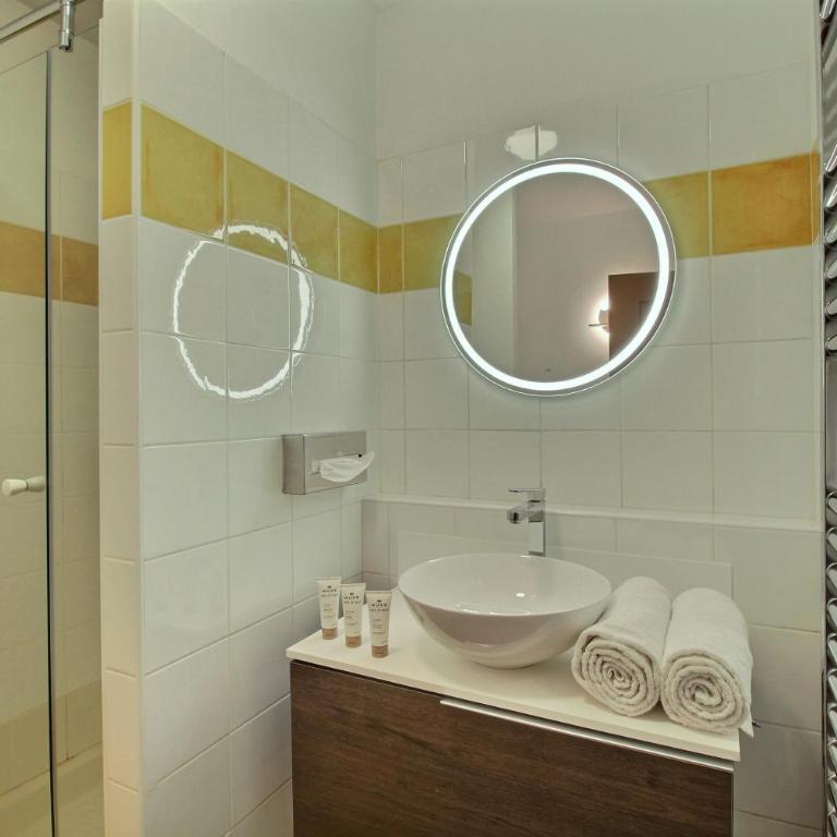 ARC 1950 - Appartement 08 personnes - Départ ski aux pieds - Sauna, Hammam, Jacuzzi, Salle de fitness, Piscine extérieure chauffée - Two-Bedroom Apartment with Terrace - 18