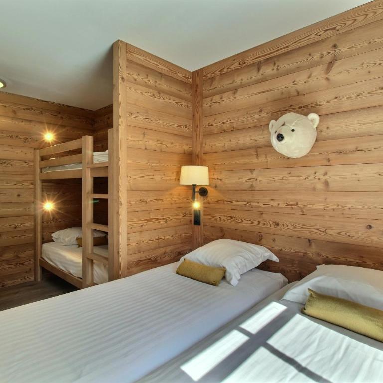 ARC 1950 - Appartement 08 personnes - Départ ski aux pieds - Sauna, Hammam, Jacuzzi, Salle de fitness, Piscine extérieure chauffée - Two-Bedroom Apartment with Terrace - 17