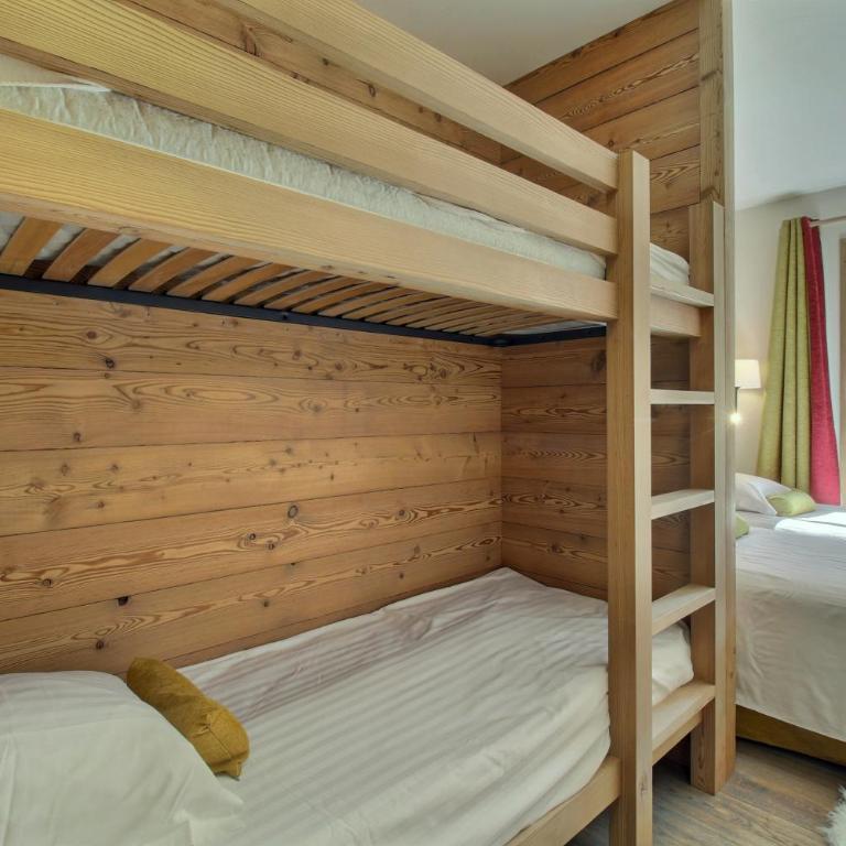 ARC 1950 - Appartement 08 personnes - Départ ski aux pieds - Sauna, Hammam, Jacuzzi, Salle de fitness, Piscine extérieure chauffée - Two-Bedroom Apartment with Terrace - 14
