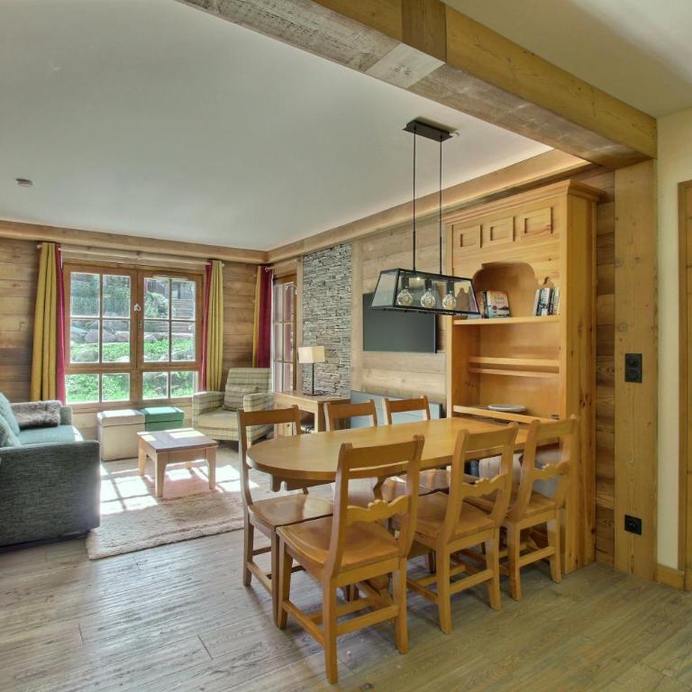 ARC 1950 - Appartement 08 personnes - Départ ski aux pieds - Sauna, Hammam, Jacuzzi, Salle de fitness, Piscine extérieure chauffée - Two-Bedroom Apartment with Terrace - 1