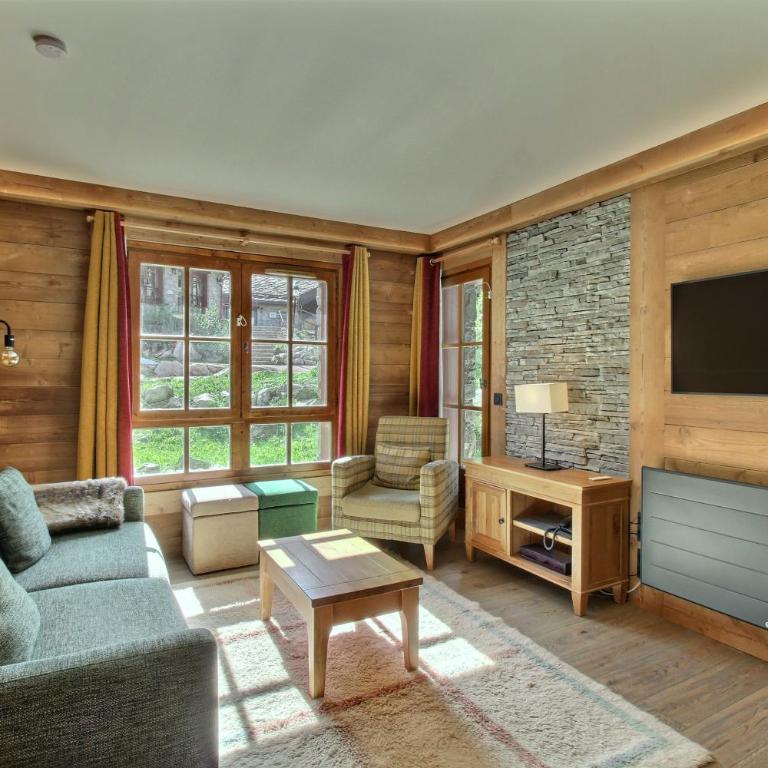 ARC 1950 - Appartement 08 personnes - Départ ski aux pieds - Sauna, Hammam, Jacuzzi, Salle de fitness, Piscine extérieure chauffée - Two-Bedroom Apartment with Terrace - 3
