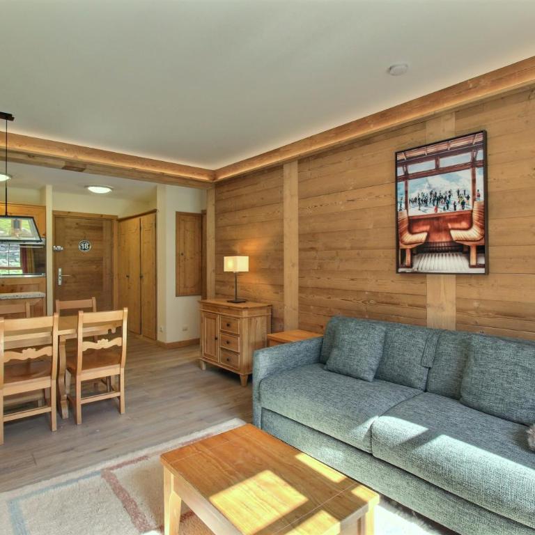 ARC 1950 - Appartement 08 personnes - Départ ski aux pieds - Sauna, Hammam, Jacuzzi, Salle de fitness, Piscine extérieure chauffée - Two-Bedroom Apartment with Terrace - 6