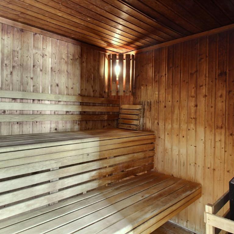 ARC 1950 - Appartement 08 personnes - Départ ski aux pieds - Sauna, Hammam, Jacuzzi, Salle de fitness, Piscine extérieure chauffée - Two-Bedroom Apartment with Terrace - 32