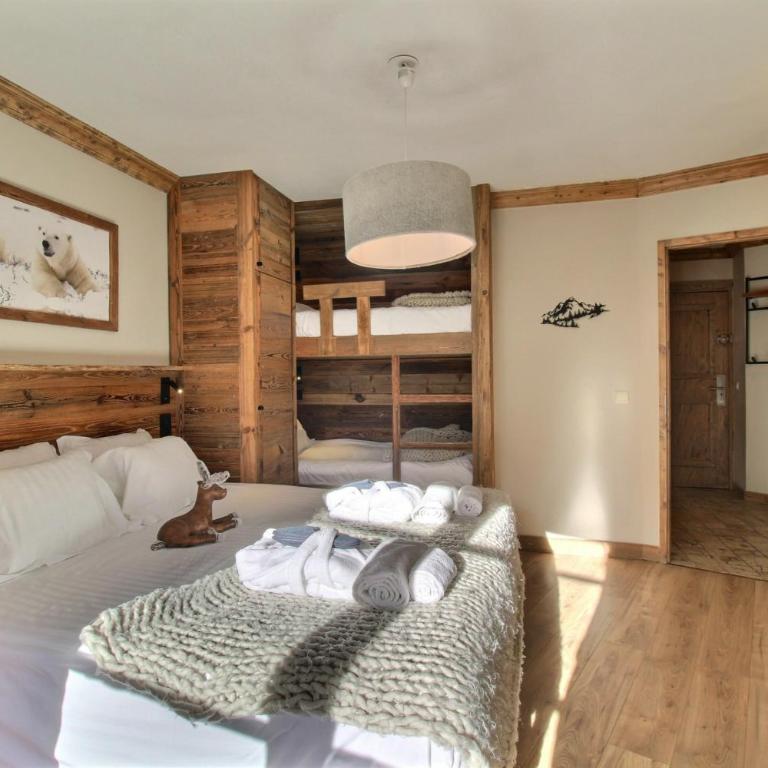 ARC 1950, Appartement 6 couchages, Exposition Ouest, Vue Montagne, Sauna Hammam Jacuzzi, Salle de fitness, Piscine extérieure chauffée Vue MontBlanc - Appartement 1 Chambre avec Balcon et Vue sur les Montagnes - 12
