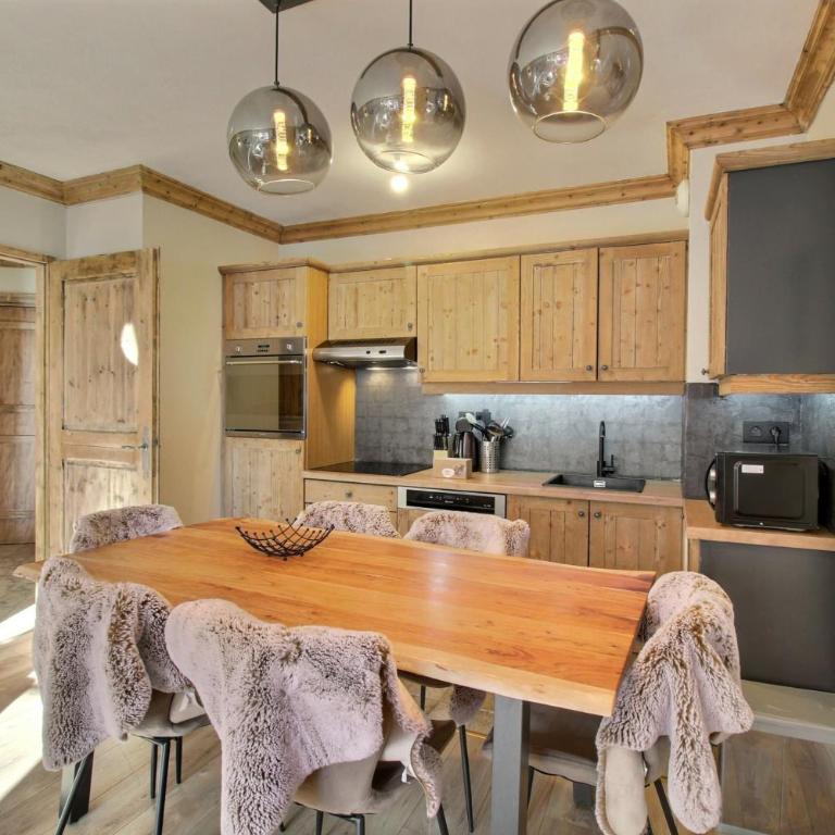 ARC 1950, Appartement 6 couchages, Exposition Ouest, Vue Montagne, Sauna Hammam Jacuzzi, Salle de fitness, Piscine extérieure chauffée Vue MontBlanc - Appartement 1 Chambre avec Balcon et Vue sur les Montagnes - 8