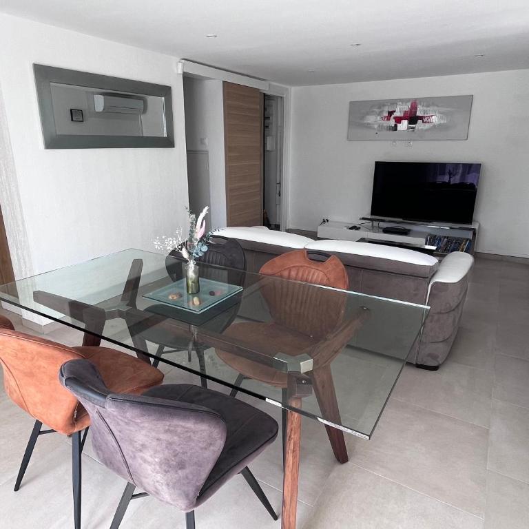 Appart T3 dans villa Carqueiranne La Californie - Appartement 2 Chambres - 4