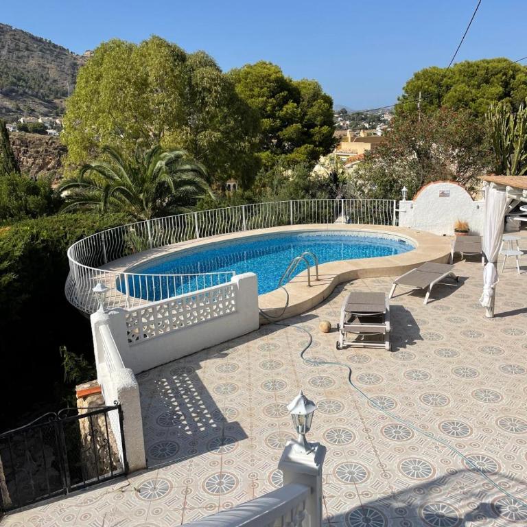 Renovated Holiday Home with Private Pool & Outdoor - Ferienhaus - 2