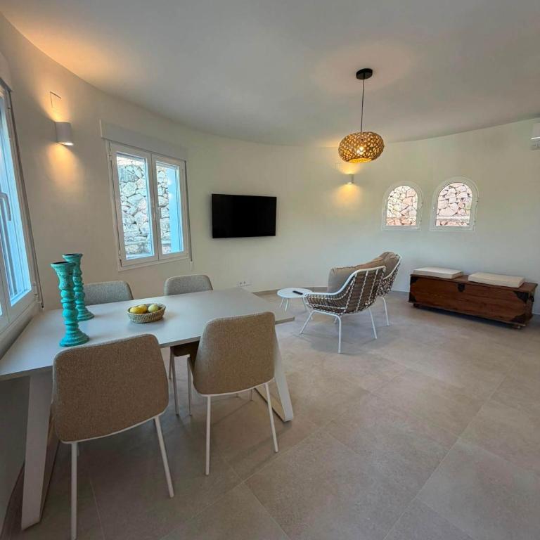 Renovated Holiday Home with Private Pool & Outdoor - Ferienhaus - 10