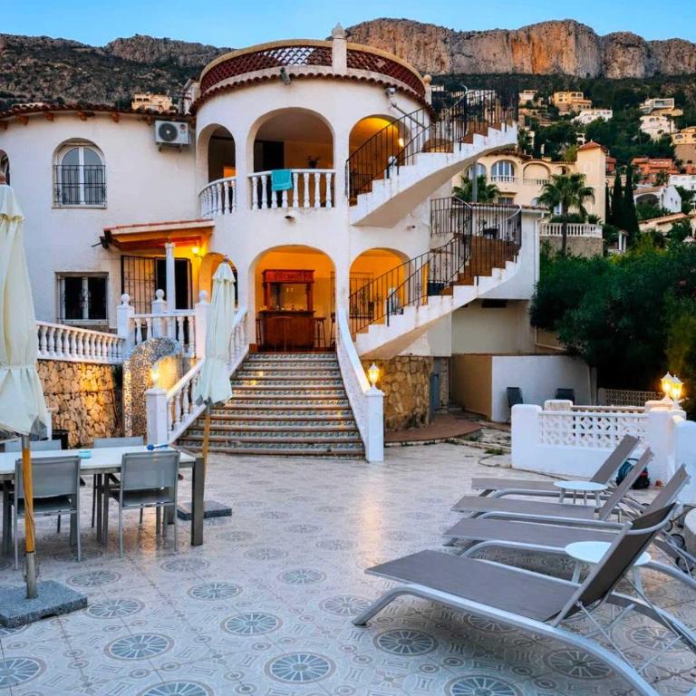 Renovated Holiday Home with Private Pool & Outdoor - Ferienhaus - 1