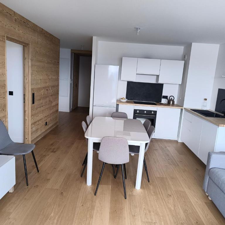 Appartement neuf 4 chambres avec vue panoramique - Apartment mit 4 Schlafzimmern und einem Balkon - 3