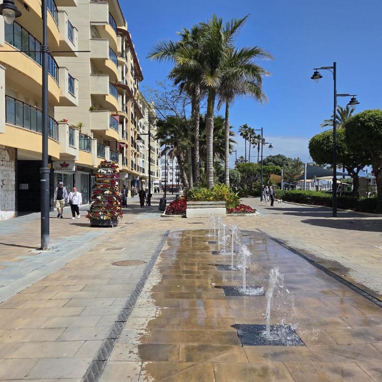 Sea View Penthouse Apartment with Hot Tub - Casa Bella Vista, Buenas Noches , Estepona - Appartement 3 Chambres - 91