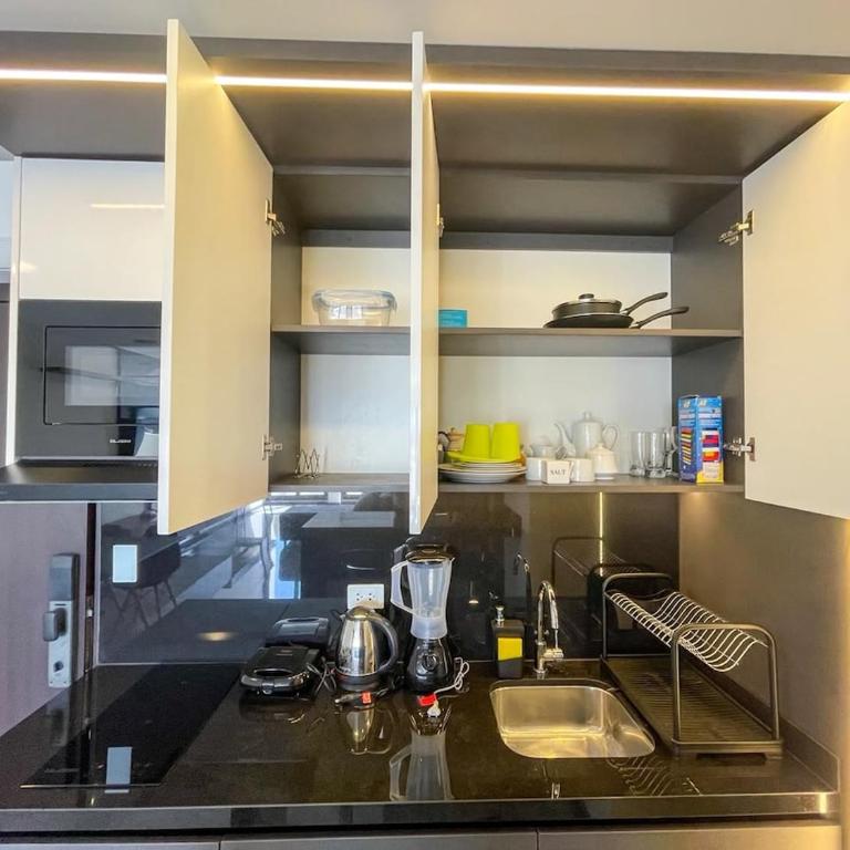 Las Brisas Loft, Pool, Garage & Views - King Studio with Sofa Bed - 10