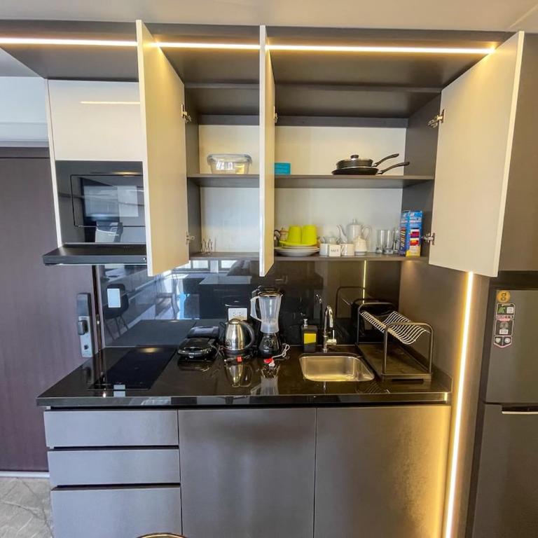Las Brisas Loft, Pool, Garage & Views - King Studio with Sofa Bed - 16