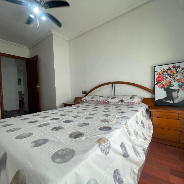 Torrevieja Beachside 3-Bedroom Apartment - Apartamento de 3 dormitorios con vistas al mar - 12