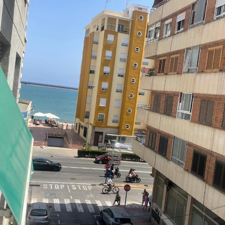 Torrevieja Beachside 3-Bedroom Apartment - Apartamento de 3 dormitorios con vistas al mar - 5