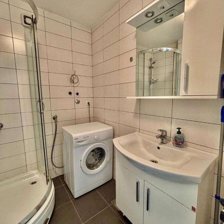 Apartment in Center - Great Location! - One-Bedroom Family Apartment - 3