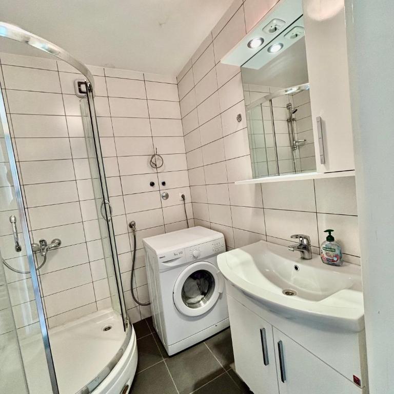 Apartment in Center - Great Location! - One-Bedroom Family Apartment - 5