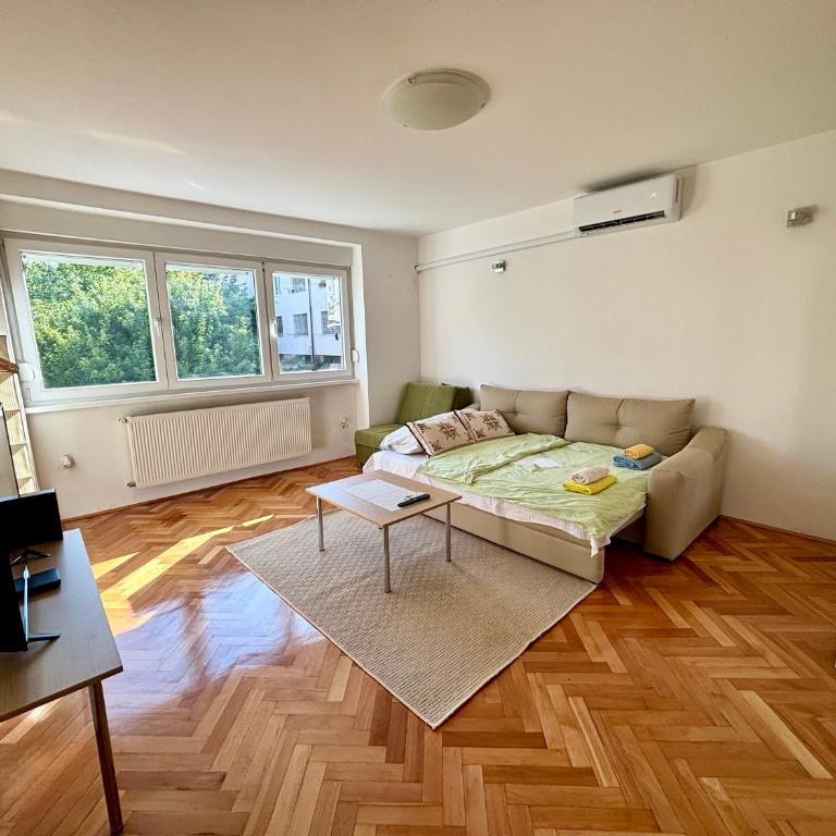 Apartment in Center - Great Location! - One-Bedroom Family Apartment - 1