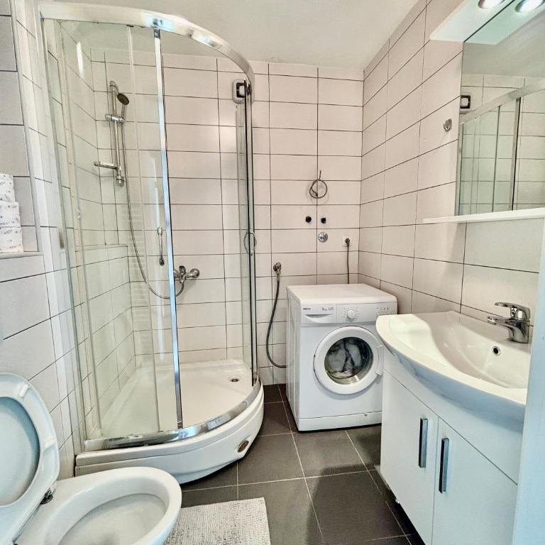 Apartment in Center - Great Location! - One-Bedroom Family Apartment - 12