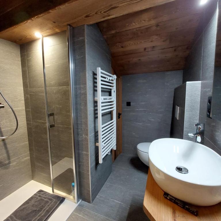 CHALET CHALEUREUX Vallée DE CHAMONIX 4CH 4SDB SAUNA - Chalet - 5