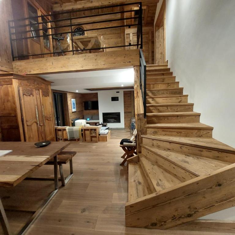 CHALET CHALEUREUX Vallée DE CHAMONIX 4CH 4SDB SAUNA - Chalet - 2