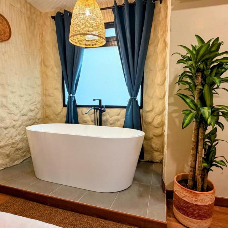 Nam Hotel Boutique Medellin - Deluxe Double Room with Bath - 4
