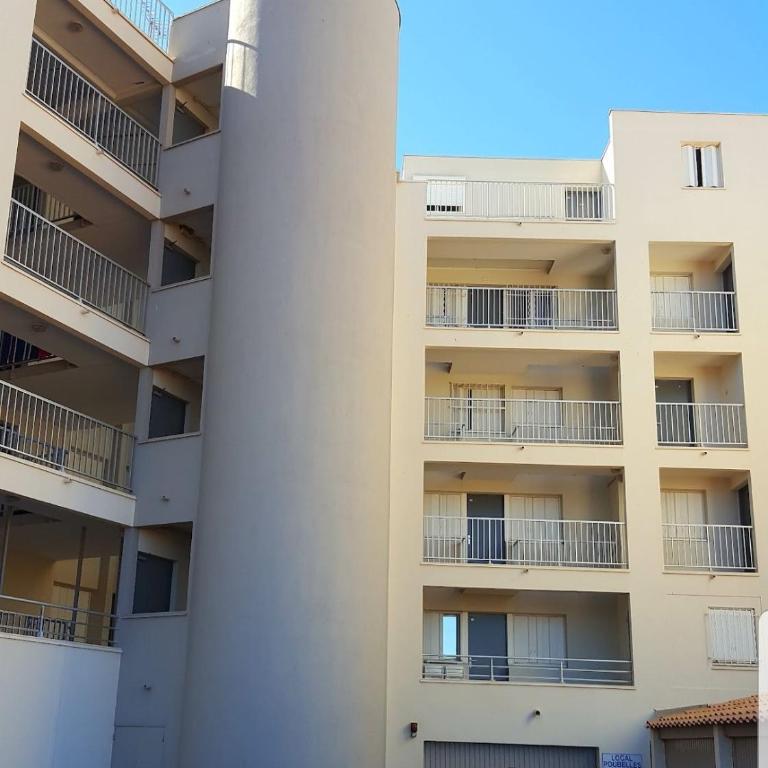MOM' Blue Paradise Front De Mer 3 étoiles 61 m2 CAP'Diem 3 Clim - Idéal pr un Séjour de 15j ou plus ! Wifi, lit 160 - 4è Ascenseur, Parking, Piscine, Pétanque, Ping-pong - Pistes cyclables - Golf & Tennis à 10 mn - Apartment with Sea View - 72