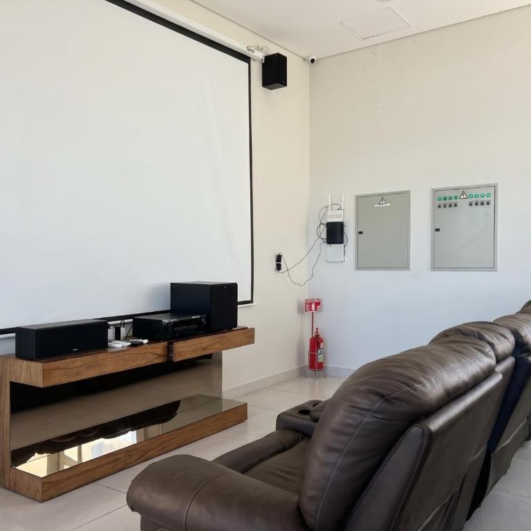 Laureles Stay - One-Bedroom Apartment with Balcony and City View - 11