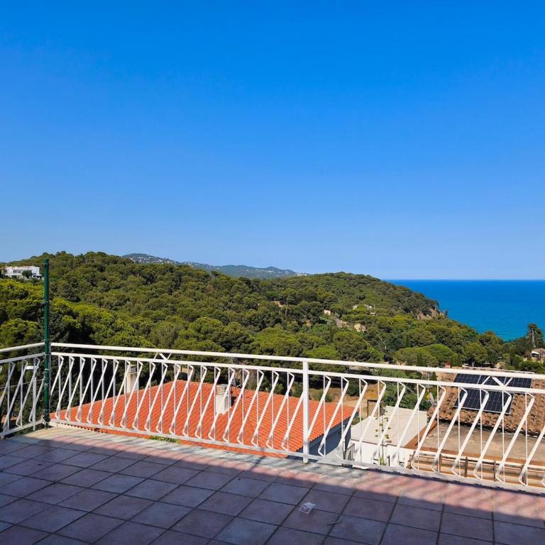 Villa near the beach with fantastic sea views with swimming pool - Villa - 15