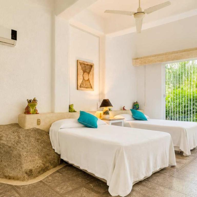 7BR Villa with Private Pool & Spectacular Views - Villa - 47