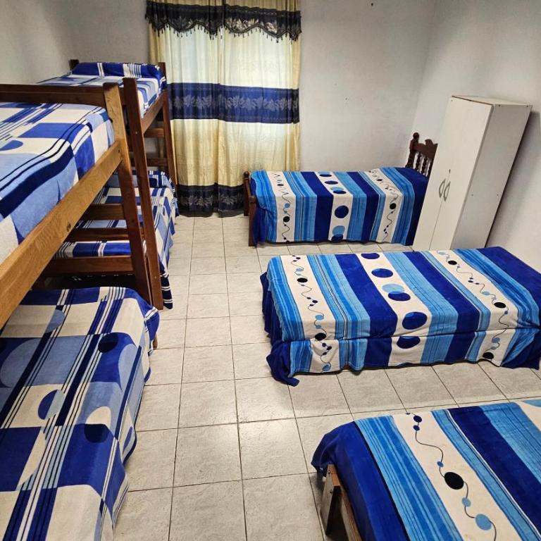Plaza Hostal Salta - Cama en habitación compartida de 8 camas - 1