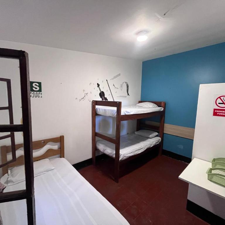 Wayra Hostel Huanchaco - Triple Room with Shared Bathroom - 1