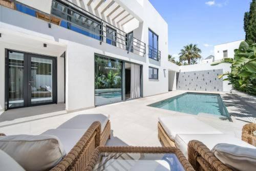 Luxury Villa with private pool - Villa - 6