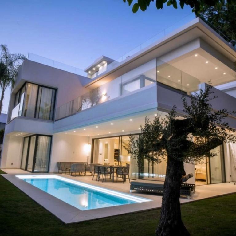 Luxury Villa with private pool - Villa - 4