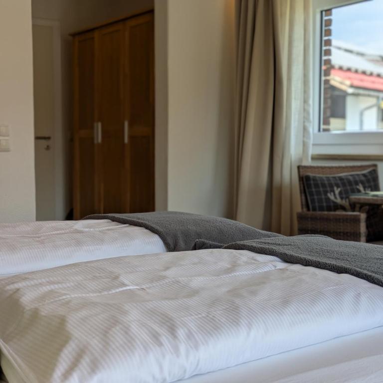 Vital Lodge Allgäu mit Schwimmbad, Sauna & Oberstaufen PLUS - Deluxe Apartment mit Balkon und 2 Schlafzimmern - 15
