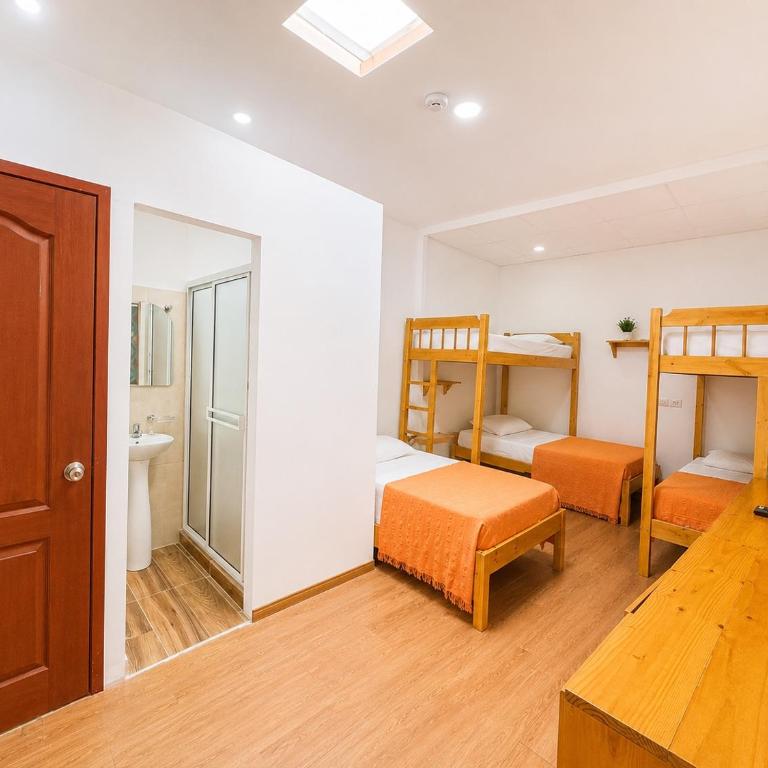 Hostal Don Jose - Habitación Familiar con baño privado - 2