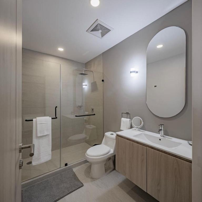 Radiant 2BR 2BA, AC, Pool, Jacuzzi, Gym & Roof Garden - Two-Bedroom Apartment with Balcony and Terrace - 19