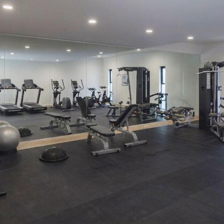 Radiant 2BR 2BA, AC, Pool, Jacuzzi, Gym & Roof Garden - Two-Bedroom Apartment with Balcony and Terrace - 28