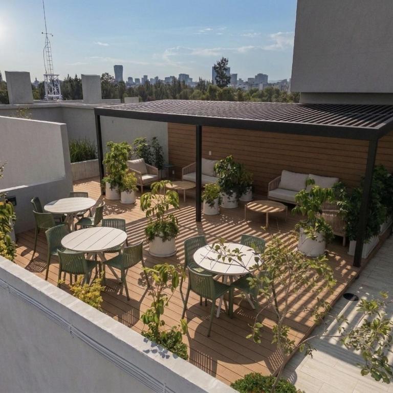 Radiant 2BR 2BA, AC, Pool, Jacuzzi, Gym & Roof Garden - Two-Bedroom Apartment with Balcony and Terrace - 34