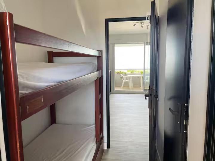 Joli Studio Cabine 1ère ligne avec parking privé - Appartement 2 Chambres - 14