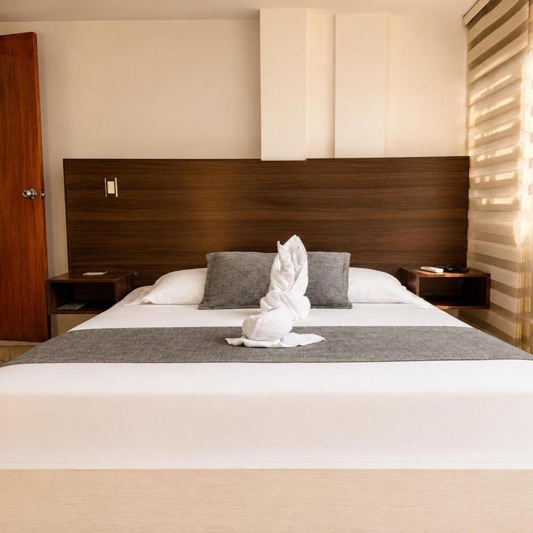 Hotel Laureles Palo Alto - Deluxe Double Room - 6