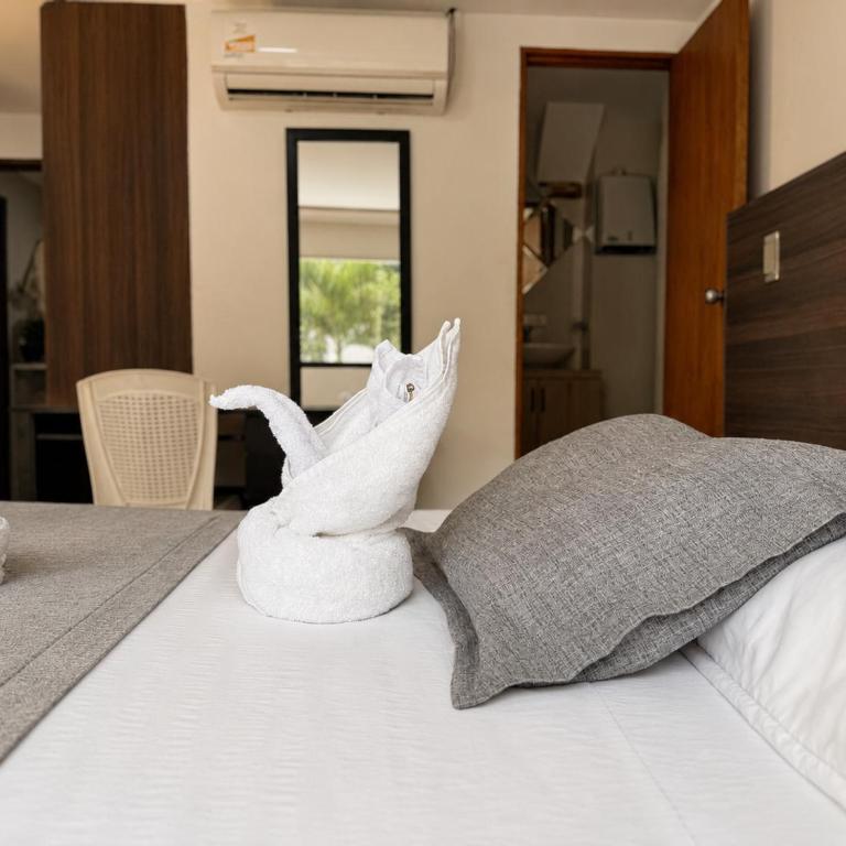 Hotel Laureles Palo Alto - Deluxe Double Room - 8